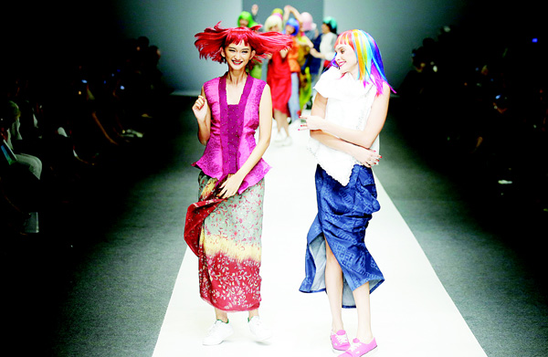 Models display a creation by Obin during Jakarta Fashion Week 2016 in Jakarta, Indonesia on Oct 27. (AP)