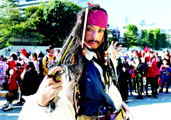 A contestant dressed as a captain Jack Sparrow poses prior to the ‘Roppongi’ Halloween’ parade in Tokyo on Oct 25. Some 2,000 people took part in the 1.7-km parade around the Roppongi shopping district. (AFP)