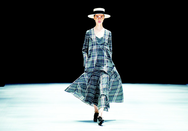 A model displays a creation from the ‘Beautiful People’ by Japanese designer Hidenori Kumakiri during the 2016 Spring/Summer collection in Tokyo on Oct 13, during the Tokyo Fashion Week. (AFP)