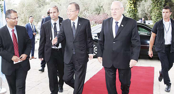Israeli President Reuven Rivlin (center right), welcomes United Nations chief Ban Ki-moon (center left), upon his arrival at the presidential compound in Jerusalem prior to their meeting on Oct 20. The UN Secretary-General is on an unannounced visit to Israel and the Palestinian territories to try to calm nearly three weeks violence, even as a new stabbing wounded a soldier. (AFP)