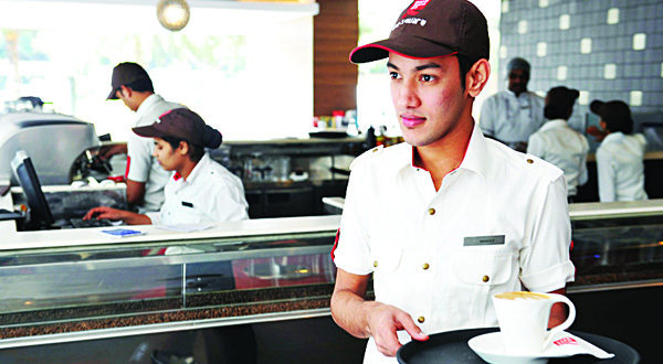 A member of staff at the Indian coffee retail chain CafÈ Coffee Day serves coffee at an outlet in Bangalore on Oct 14, 2015. India’s CafÈ Coffee Day chain launched the country’s largest stock market flotation in nearly three years on Oct 14, seeking to fend off Starbucks as it taps the tea-loving nation’s growing taste for coffee. (AFP)