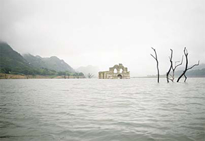 The remains of a mid-16th century church, known as the Temple of Santiago, as well as the Temple of Quechula, is visible from the surface of the Grijalva River