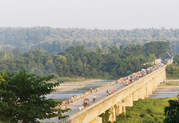 People walk over a bridge at an entry point to Nepal from India at Mechinagar on the eastern Nepalese border with India on Sept 30, 2015. (AFP)