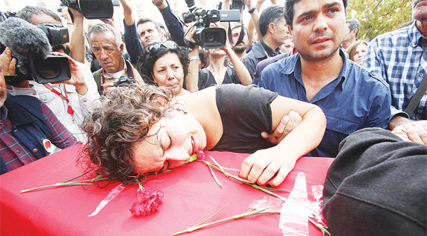 A relative mourns over the coffin of Korkmaz Tedik, a board member of the Turkish Labour Party (EMEP), who was killed in twin bombings in Ankara the day before, during his funeral in the capital on Oct 11. Turkey woke in mourning on Oct 11 after at least 128 people were killed by suspected suicide bombers at a peace rally of leftist and pro-Kurdish activists in Ankara, the deadliest such attack in the country’s recent history. (AFP)