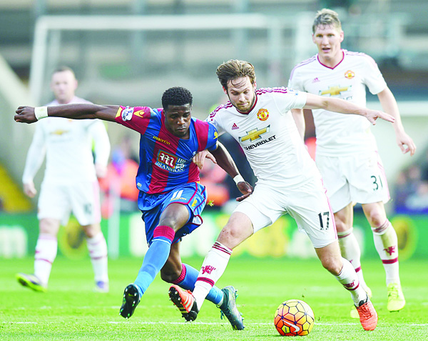 Manchester United’s Dutch midfielder Daley Bling (right), vies with Crystal Palace’s Ivorian-born English striker Wilfried Zaha during the English Premier League football match between Crystal Palace and Manchester United at Selhurst Park in south London on Oct 31. (AFP)