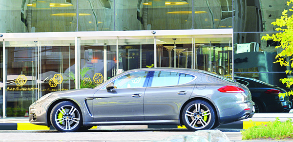 Porsche Center Kuwait has partnered with the hospital to provide new parents with the ultimate trip home.