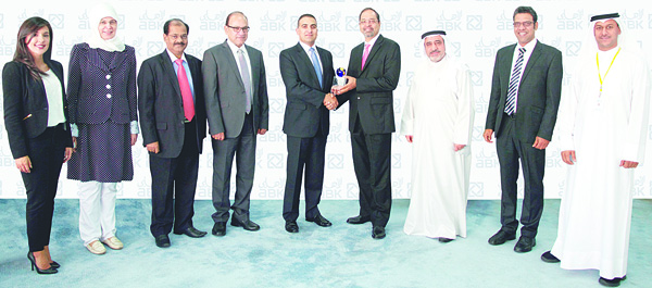 Somnath Menon receiving the Elite Quality Recognition Award on behalf of ABK.