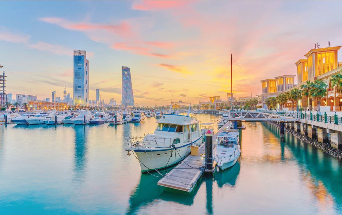 Kuwaiti intellectuals and writers reject calls for discrimination and racism against expats