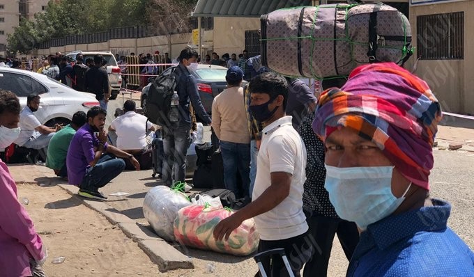 Large number of illegal Indians turn up to register for amnesty in Jleeb