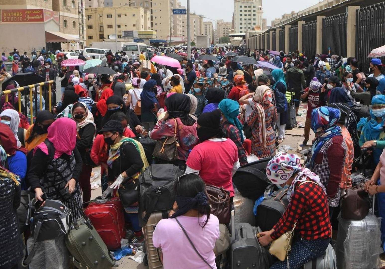 426,871 expats with valid residence permits stranded outside Kuwait; No entry for expired work permits