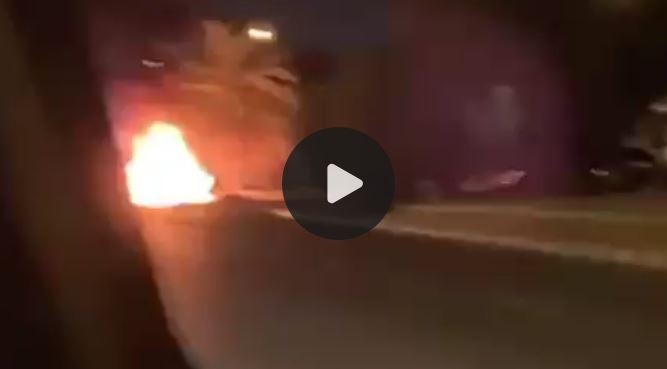 Vehicle catches fire after colliding with street lamppost | arabtimes