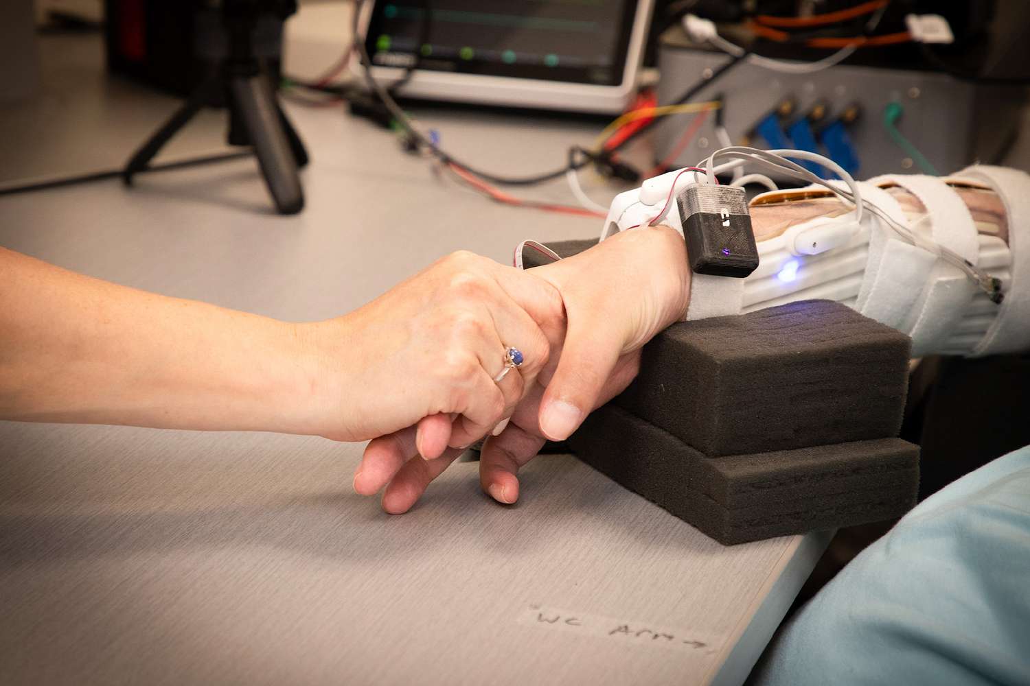 AI breakthrough: Paralyzed man gains arm mobility | arabtimes