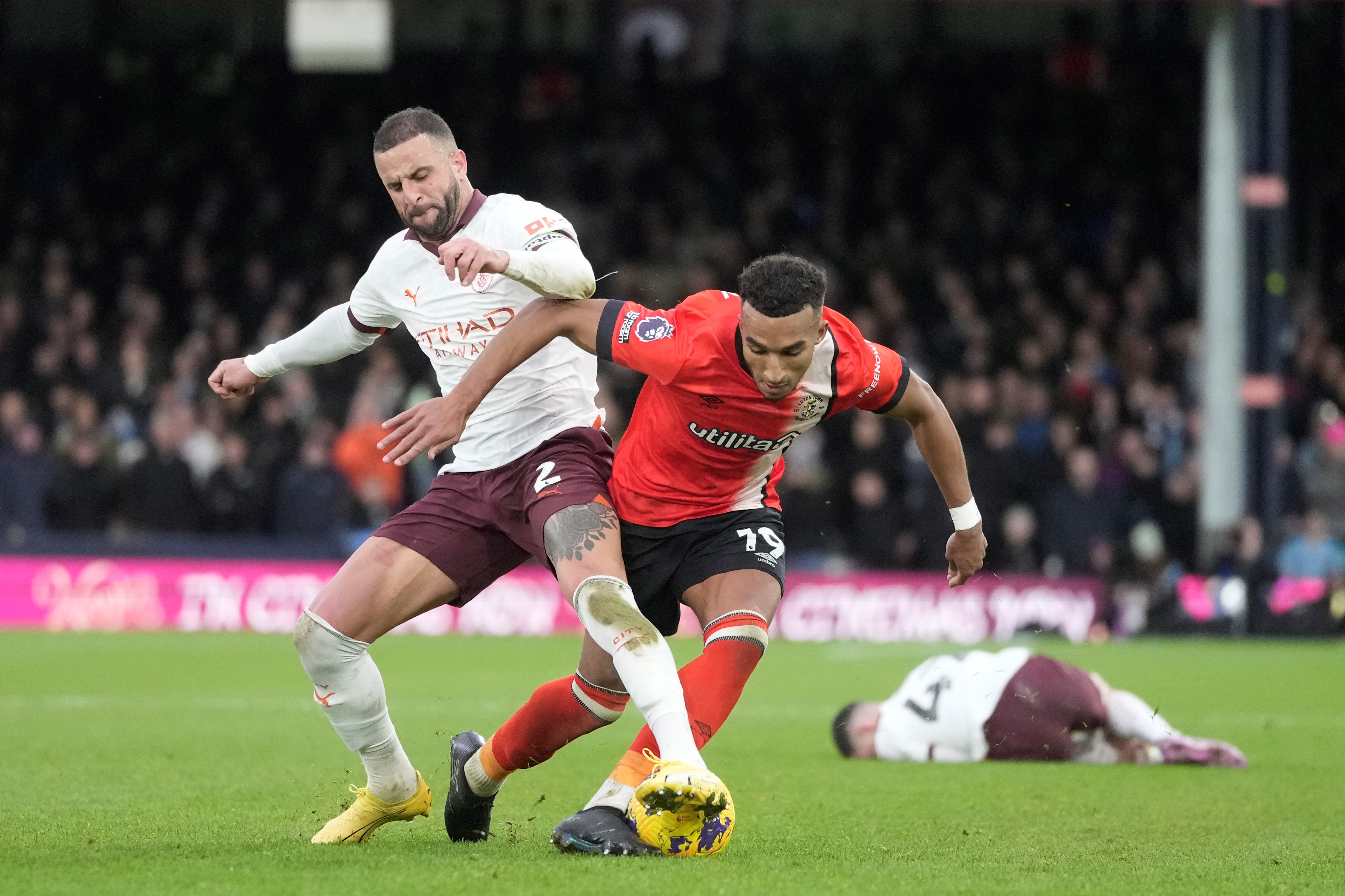 Man City recovers to beat Luton as Everton hands Chelsea another loss