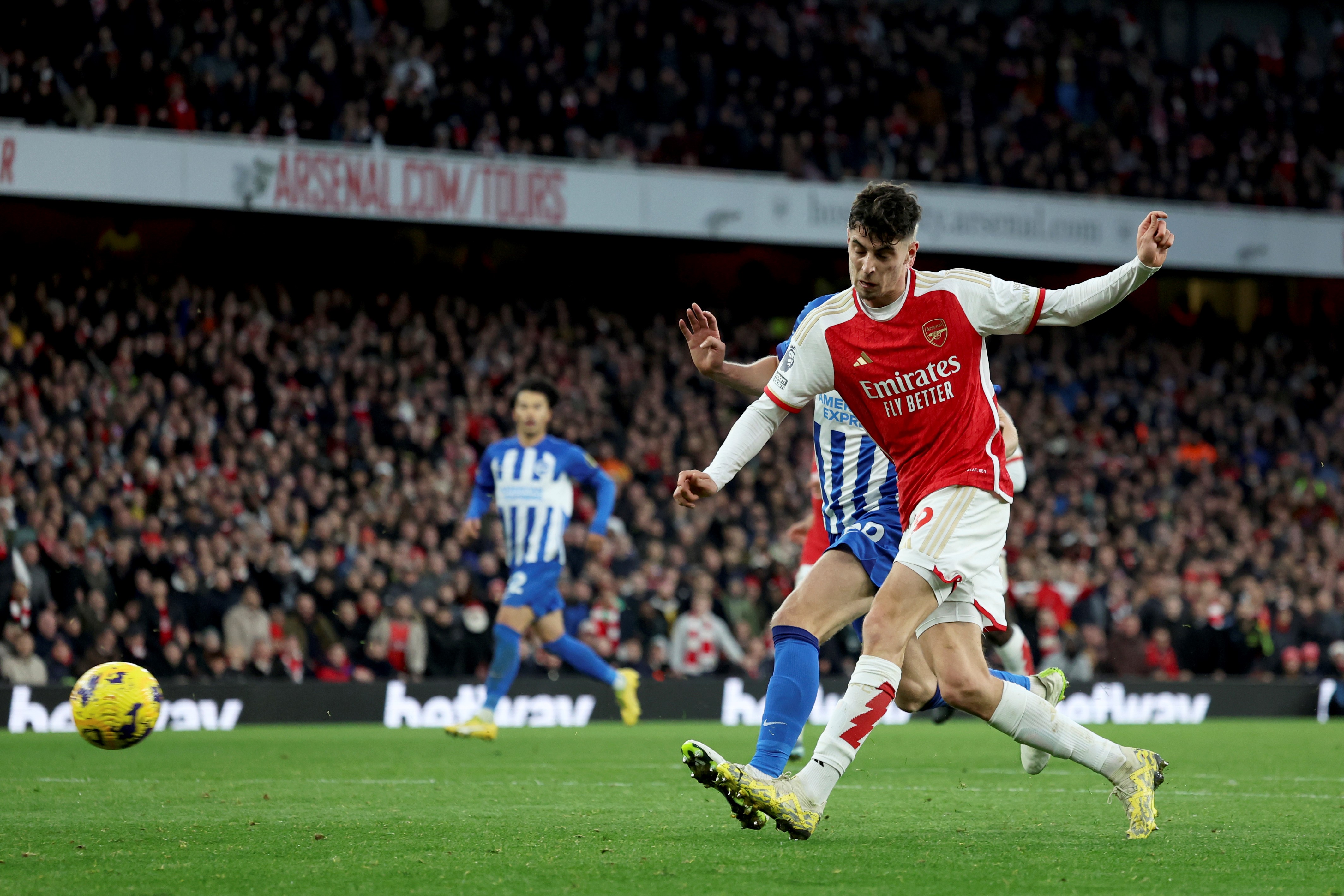 Wasteful Arsenal finally breaks down Brighton to earn 2-0 win