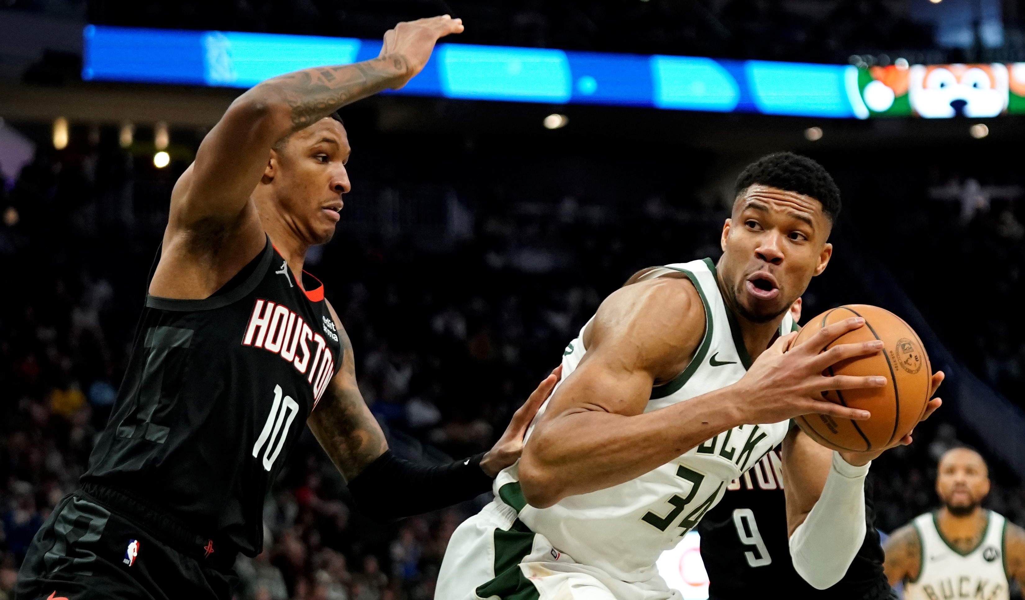Antetokounmpo passes Abdul-Jabbar for Bucks' career rebounding record