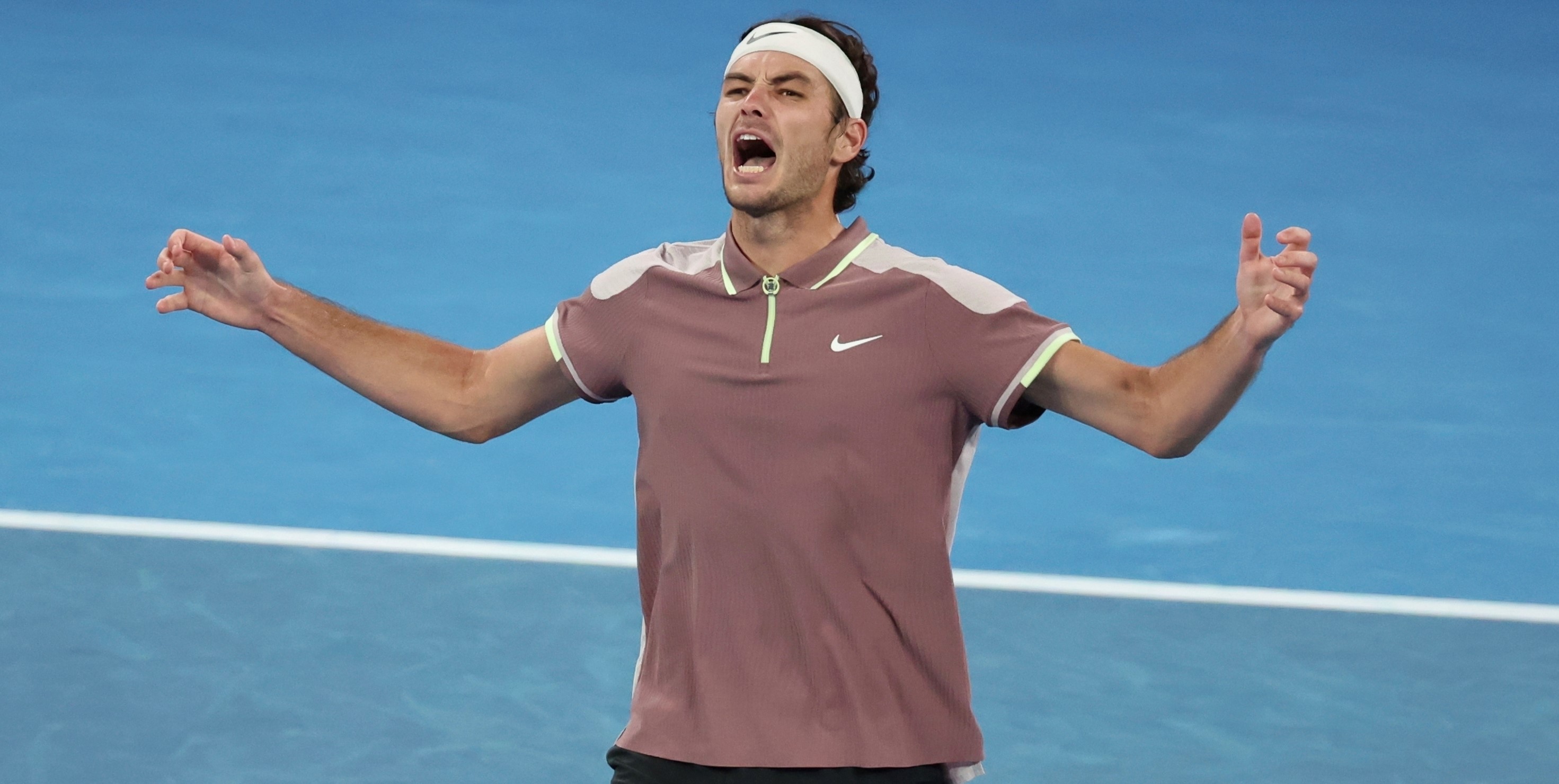 Djokovic reaches Australian Open quarterfinals