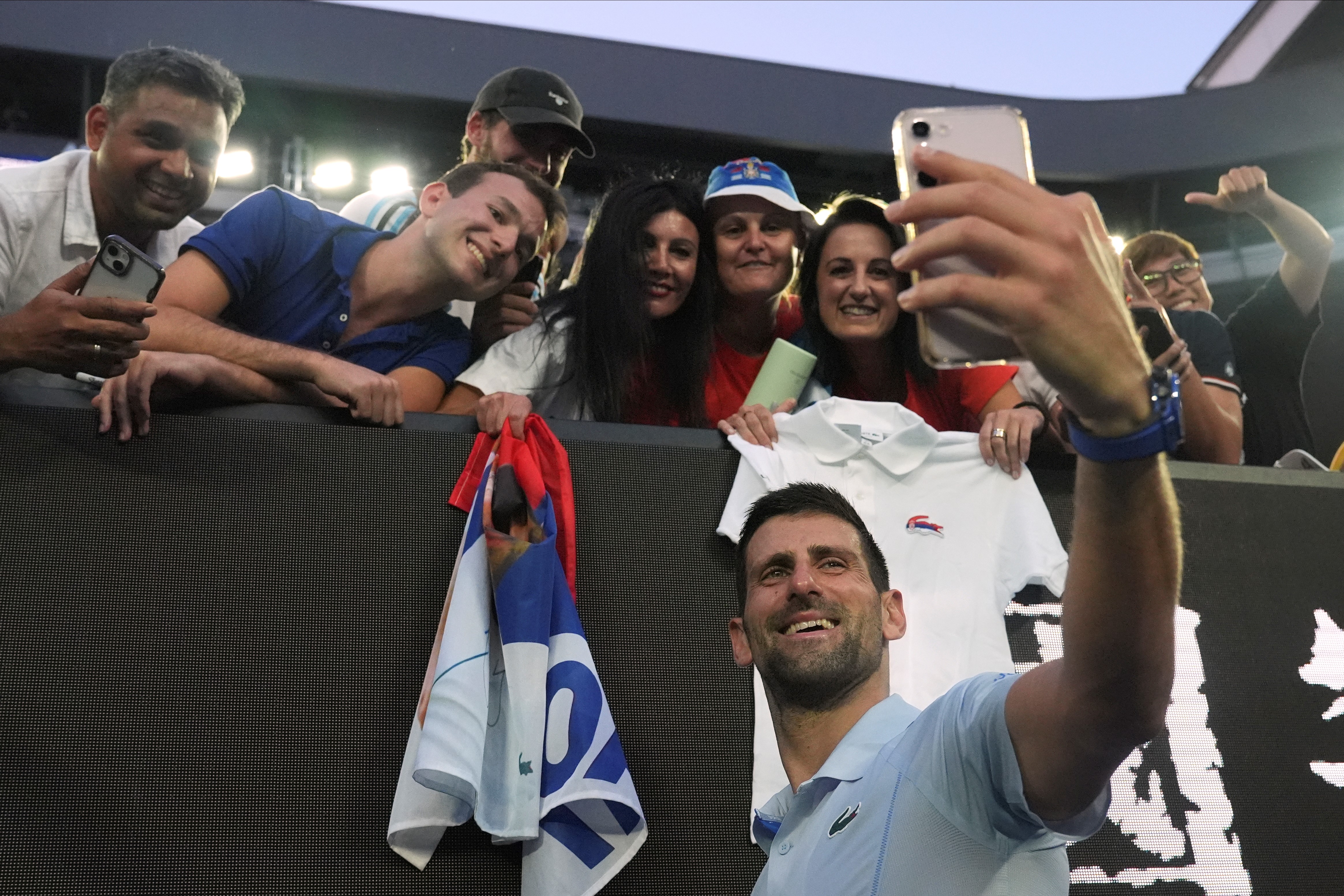 Djokovic reaches Australian Open semifinals for 11th time