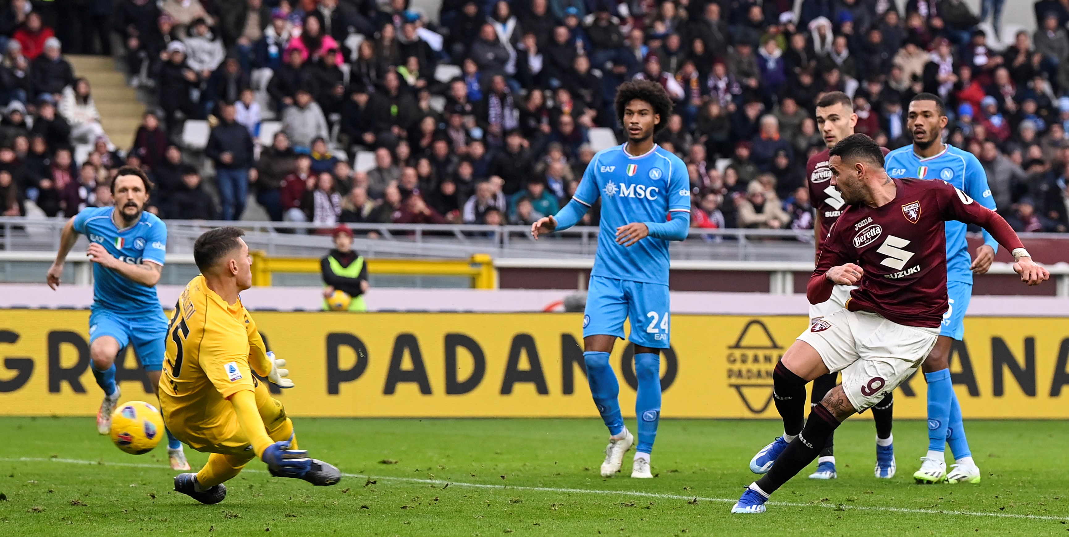 Milan routs Empoli as Napoli loses at Torino