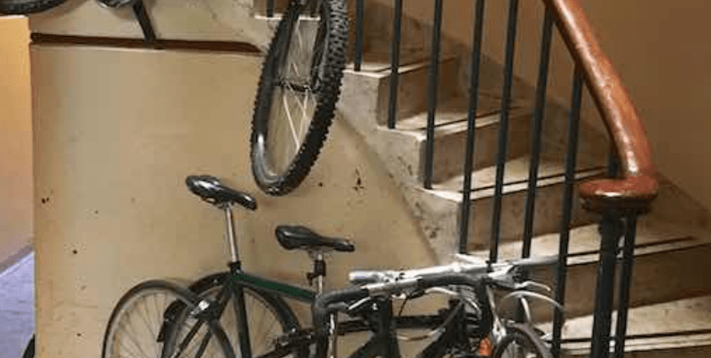 500 KD fine for placing objects in Hallways and Stairs - Untrue